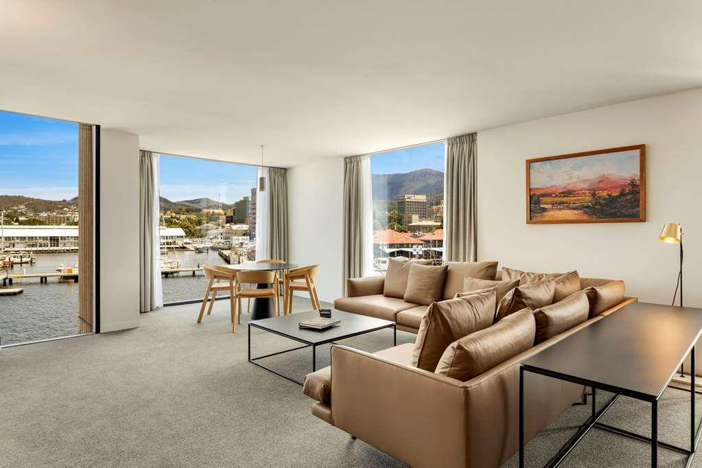 Macq 01 Hotel Hobart Chambre photo A staged living room