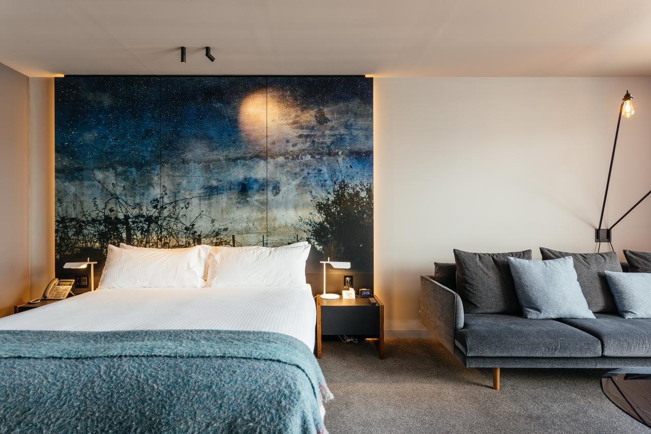 Macq 01 Hotel Hobart Extérieur photo A bedroom at The Standard London