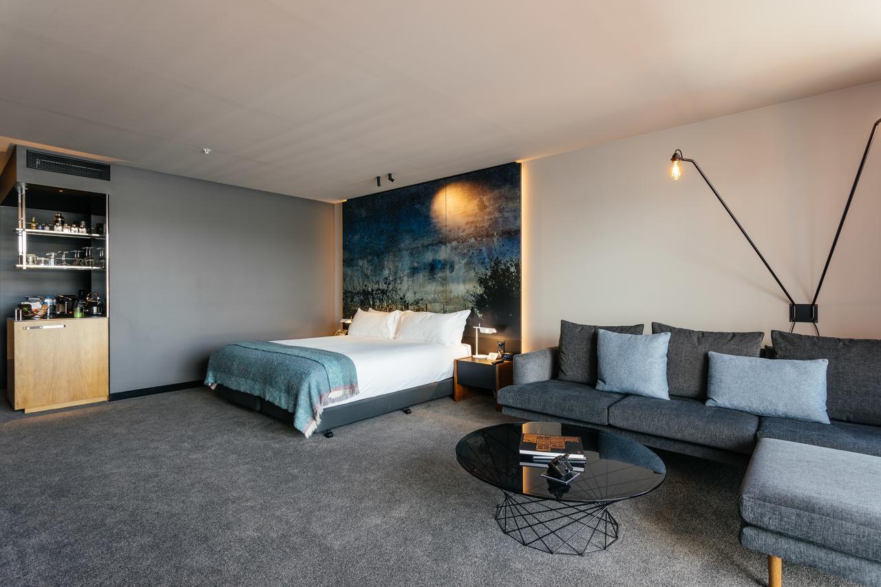 Macq 01 Hotel Hobart Extérieur photo A room at the hotel