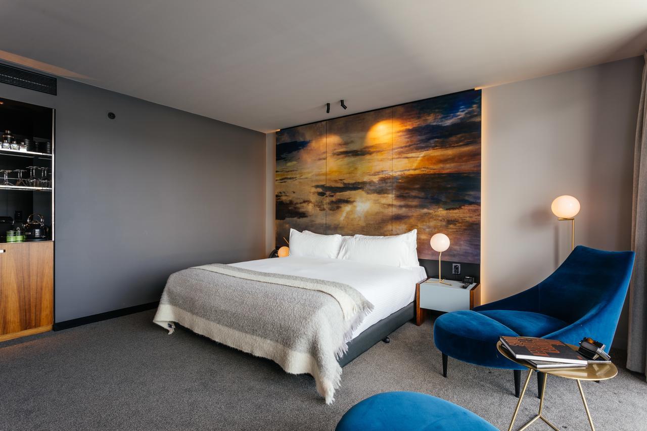 Macq 01 Hotel Hobart Extérieur photo A room at the hotel